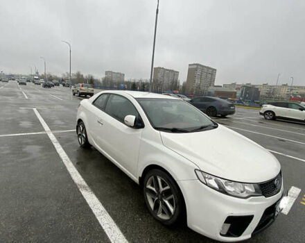 Білий Кіа Cerato KOUP, об'ємом двигуна 2 л та пробігом 87 тис. км за 9800 $, фото 11 на Automoto.ua