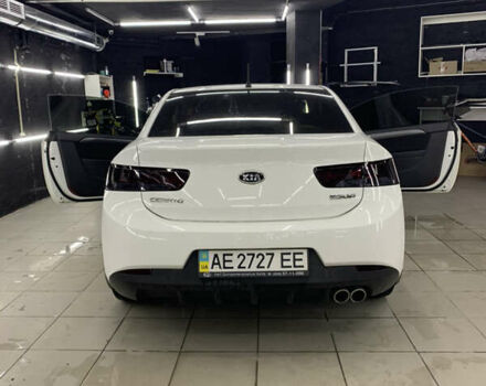 Белый Киа Cerato KOUP, объемом двигателя 1.6 л и пробегом 114 тыс. км за 10000 $, фото 1 на Automoto.ua