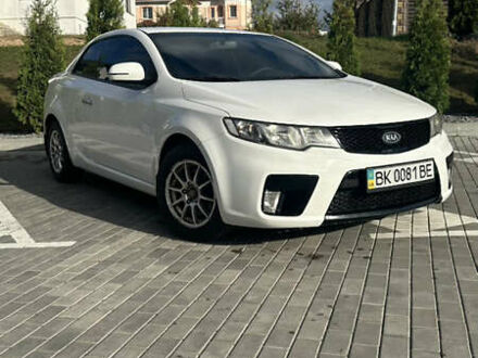 Киа Cerato KOUP 2012 в Ровно на Automoto.ua Белый Киа Cerato KOUP, объемом двигателя 2 л и пробегом 200 тыс. км за 8500 $, фото 1 на Automoto.ua