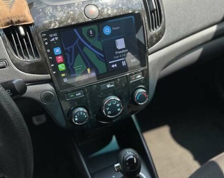 Черный Киа Cerato KOUP, объемом двигателя 2.4 л и пробегом 210 тыс. км за 10000 $, фото 13 на Automoto.ua