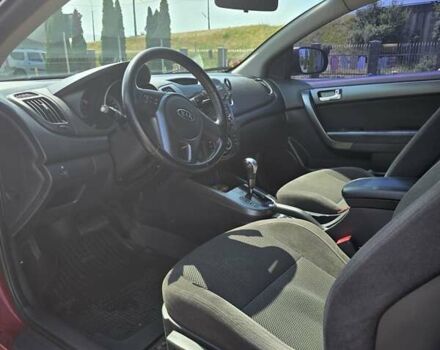 Красный Киа Cerato KOUP, объемом двигателя 1.59 л и пробегом 214 тыс. км за 7700 $, фото 5 на Automoto.ua