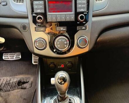 Красный Киа Cerato KOUP, объемом двигателя 2.4 л и пробегом 182 тыс. км за 8500 $, фото 17 на Automoto.ua