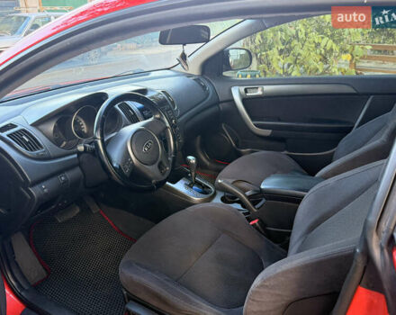 Красный Киа Cerato KOUP, объемом двигателя 1.6 л и пробегом 167 тыс. км за 7000 $, фото 10 на Automoto.ua