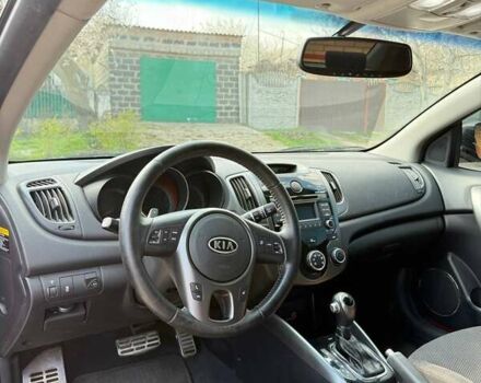 Красный Киа Cerato KOUP, объемом двигателя 2.4 л и пробегом 182 тыс. км за 8500 $, фото 11 на Automoto.ua