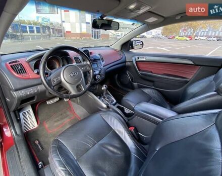 Красный Киа Cerato KOUP, объемом двигателя 2 л и пробегом 107 тыс. км за 10200 $, фото 17 на Automoto.ua