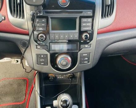 Красный Киа Cerato KOUP, объемом двигателя 2 л и пробегом 107 тыс. км за 10200 $, фото 20 на Automoto.ua