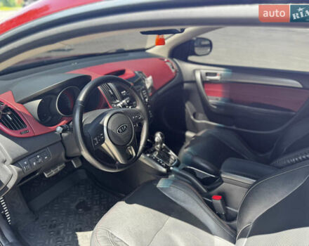 Красный Киа Cerato KOUP, объемом двигателя 2 л и пробегом 180 тыс. км за 7800 $, фото 13 на Automoto.ua