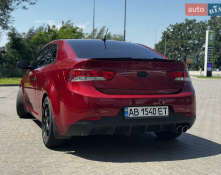 Красный Киа Cerato KOUP, объемом двигателя 2 л и пробегом 180 тыс. км за 7800 $, фото 4 на Automoto.ua