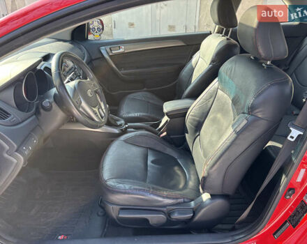 Красный Киа Cerato KOUP, объемом двигателя 2.4 л и пробегом 197 тыс. км за 6300 $, фото 7 на Automoto.ua
