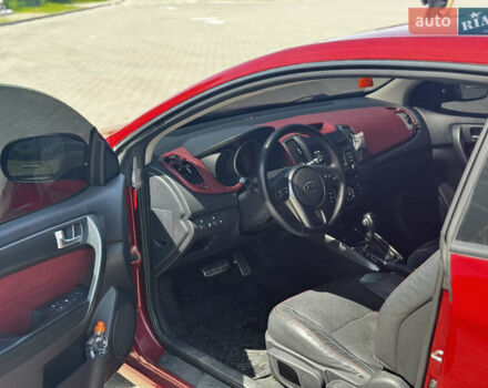 Красный Киа Cerato KOUP, объемом двигателя 2 л и пробегом 180 тыс. км за 7800 $, фото 12 на Automoto.ua