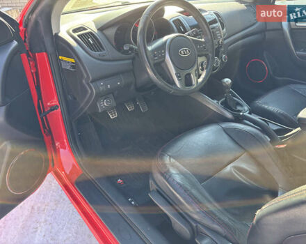 Красный Киа Cerato KOUP, объемом двигателя 2.4 л и пробегом 197 тыс. км за 6300 $, фото 6 на Automoto.ua