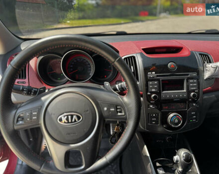 Красный Киа Cerato KOUP, объемом двигателя 2 л и пробегом 180 тыс. км за 7800 $, фото 14 на Automoto.ua
