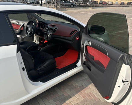 Киа Cerato KOUP, объемом двигателя 2 л и пробегом 194 тыс. км за 9000 $, фото 3 на Automoto.ua