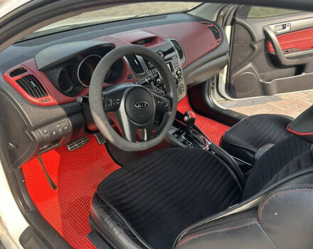 Киа Cerato KOUP, объемом двигателя 2 л и пробегом 194 тыс. км за 9000 $, фото 5 на Automoto.ua