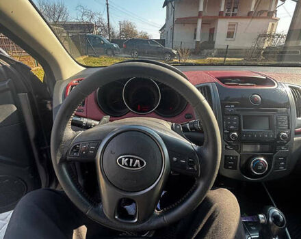 Серый Киа Cerato KOUP, объемом двигателя 2 л и пробегом 105 тыс. км за 8000 $, фото 4 на Automoto.ua