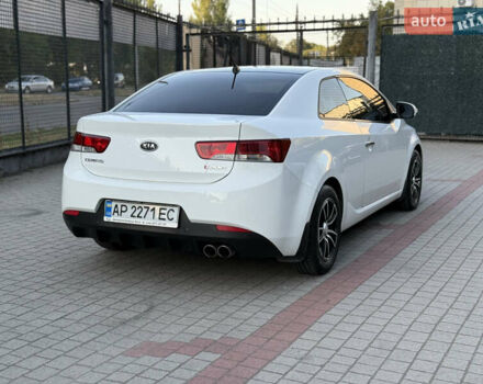 Білий Кіа Черато, об'ємом двигуна 2 л та пробігом 165 тис. км за 8300 $, фото 6 на Automoto.ua