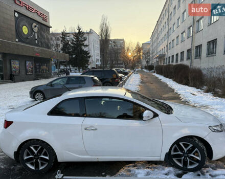 Белый Киа Черато, объемом двигателя 2 л и пробегом 150 тыс. км за 7920 $, фото 9 на Automoto.ua