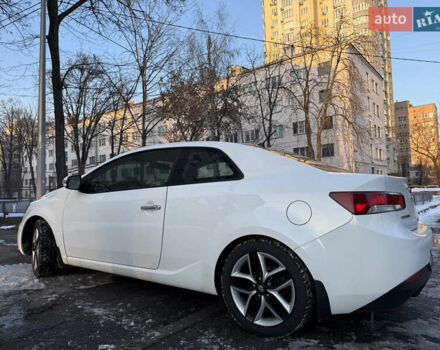 Белый Киа Черато, объемом двигателя 2 л и пробегом 150 тыс. км за 7920 $, фото 2 на Automoto.ua