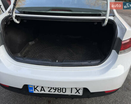 Белый Киа Черато, объемом двигателя 2 л и пробегом 195 тыс. км за 7800 $, фото 9 на Automoto.ua