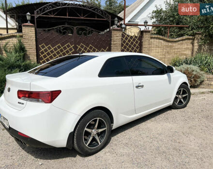 Білий Кіа Черато, об'ємом двигуна 2 л та пробігом 140 тис. км за 9200 $, фото 3 на Automoto.ua