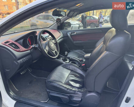 Белый Киа Черато, объемом двигателя 2 л и пробегом 195 тыс. км за 7800 $, фото 13 на Automoto.ua