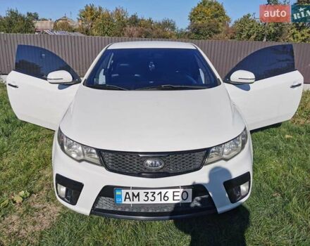 Білий Кіа Черато, об'ємом двигуна 2 л та пробігом 139 тис. км за 9800 $, фото 9 на Automoto.ua