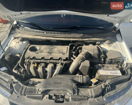 Белый Киа Черато, объемом двигателя 2 л и пробегом 213 тыс. км за 8600 $, фото 19 на Automoto.ua