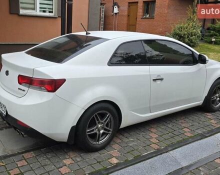 Белый Киа Черато, объемом двигателя 2 л и пробегом 310 тыс. км за 5000 $, фото 1 на Automoto.ua
