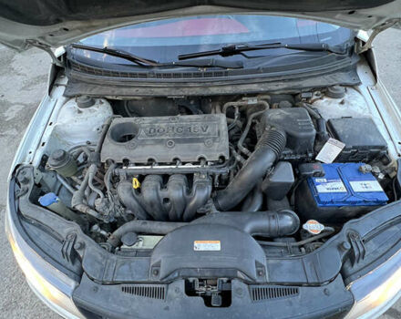 Белый Киа Черато, объемом двигателя 2 л и пробегом 236 тыс. км за 9000 $, фото 8 на Automoto.ua