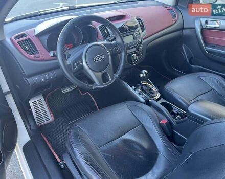 Білий Кіа Черато, об'ємом двигуна 2 л та пробігом 235 тис. км за 7700 $, фото 10 на Automoto.ua
