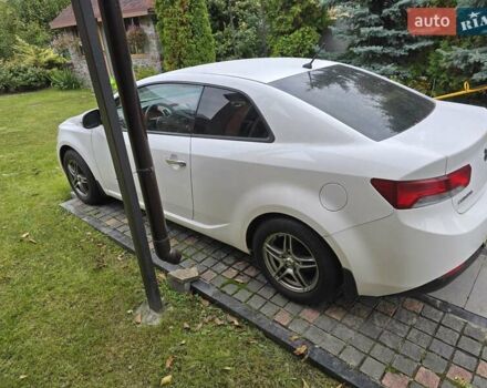 Белый Киа Черато, объемом двигателя 2 л и пробегом 310 тыс. км за 5000 $, фото 2 на Automoto.ua