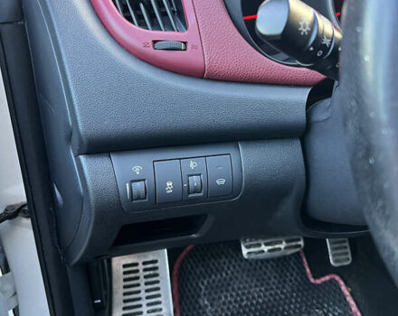 Белый Киа Черато, объемом двигателя 2 л и пробегом 236 тыс. км за 9000 $, фото 6 на Automoto.ua