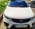 Білий Кіа Черато, об'ємом двигуна 2 л та пробігом 115 тис. км за 9400 $, фото 3 на Automoto.ua