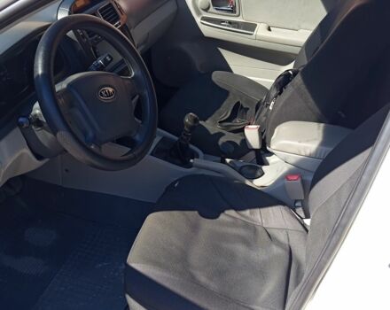 Білий Кіа Черато, об'ємом двигуна 1.6 л та пробігом 290 тис. км за 4400 $, фото 5 на Automoto.ua