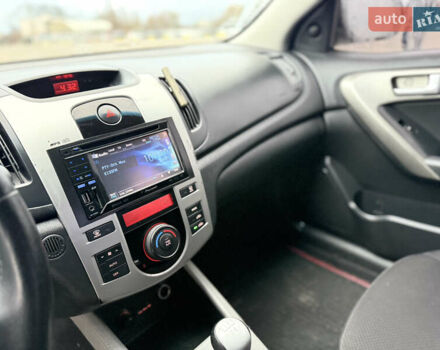 Белый Киа Черато, объемом двигателя 1.59 л и пробегом 168 тыс. км за 4350 $, фото 5 на Automoto.ua