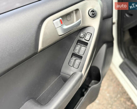 Белый Киа Черато, объемом двигателя 1.59 л и пробегом 168 тыс. км за 4350 $, фото 4 на Automoto.ua