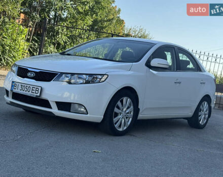 Белый Киа Черато, объемом двигателя 2 л и пробегом 172 тыс. км за 7500 $, фото 1 на Automoto.ua