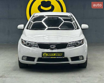 Білий Кіа Черато, об'ємом двигуна 1.59 л та пробігом 180 тис. км за 6300 $, фото 1 на Automoto.ua