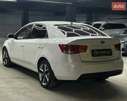 Білий Кіа Черато, об'ємом двигуна 1.59 л та пробігом 180 тис. км за 6300 $, фото 3 на Automoto.ua