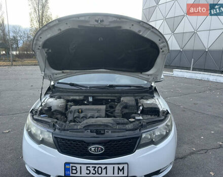 Білий Кіа Черато, об'ємом двигуна 1.59 л та пробігом 154 тис. км за 7500 $, фото 18 на Automoto.ua