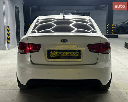 Білий Кіа Черато, об'ємом двигуна 1.59 л та пробігом 180 тис. км за 6300 $, фото 4 на Automoto.ua