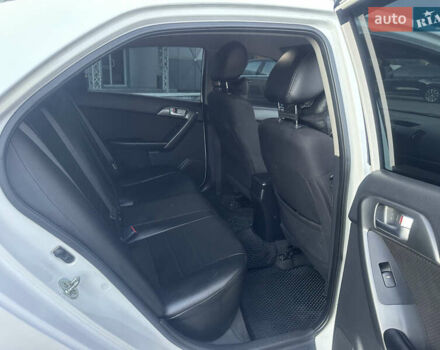 Білий Кіа Черато, об'ємом двигуна 1.59 л та пробігом 154 тис. км за 7500 $, фото 8 на Automoto.ua