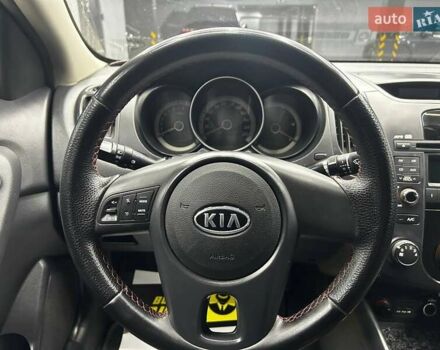 Білий Кіа Черато, об'ємом двигуна 1.59 л та пробігом 180 тис. км за 6300 $, фото 12 на Automoto.ua