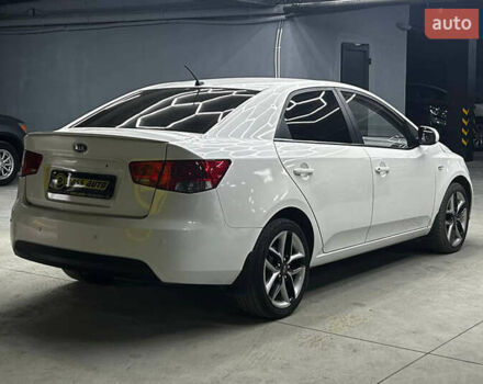 Білий Кіа Черато, об'ємом двигуна 1.59 л та пробігом 180 тис. км за 6300 $, фото 5 на Automoto.ua