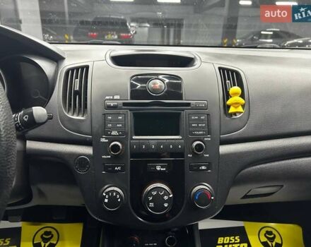 Білий Кіа Черато, об'ємом двигуна 1.59 л та пробігом 180 тис. км за 6300 $, фото 11 на Automoto.ua