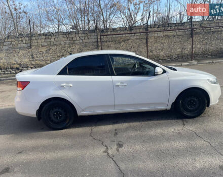 Білий Кіа Черато, об'ємом двигуна 1.6 л та пробігом 180 тис. км за 7500 $, фото 12 на Automoto.ua