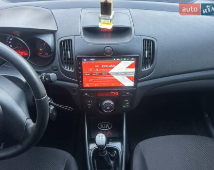 Білий Кіа Черато, об'ємом двигуна 1.59 л та пробігом 154 тис. км за 7500 $, фото 11 на Automoto.ua