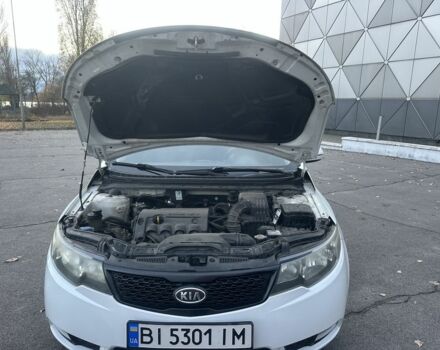 Белый Киа Черато, объемом двигателя 1.6 л и пробегом 154 тыс. км за 7500 $, фото 5 на Automoto.ua