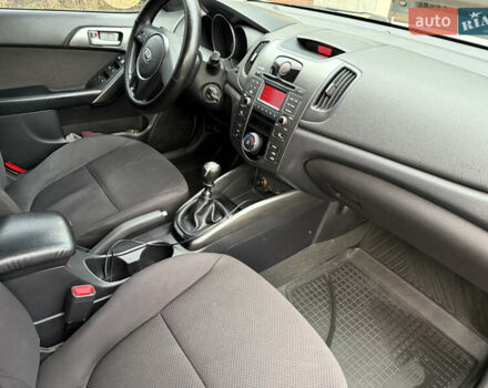 Белый Киа Черато, объемом двигателя 1.59 л и пробегом 105 тыс. км за 8300 $, фото 5 на Automoto.ua