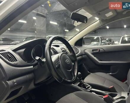 Білий Кіа Черато, об'ємом двигуна 1.59 л та пробігом 180 тис. км за 6300 $, фото 17 на Automoto.ua